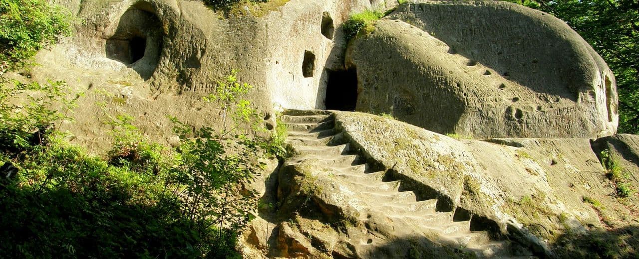 Пещерный монастырский комплекс Розгирче