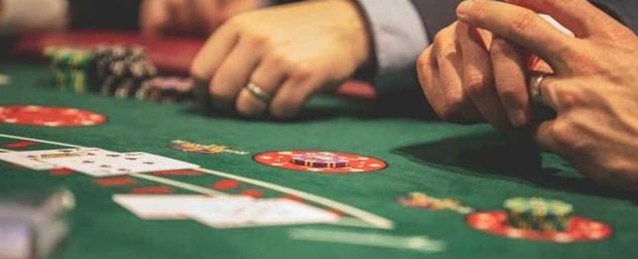 Компании открывают казино и намерены бороться с игровой зависимостью: кто и как будет помогать игроманам
