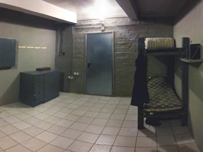 Квест комната «Побег из тюрьмы» от Qroom в Киеве на улице Белорусская, дом 34