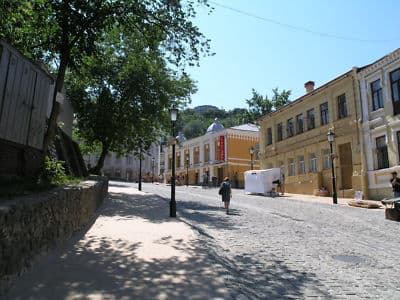 «Андреевский спуск» - исторический и культурный центр столицы.