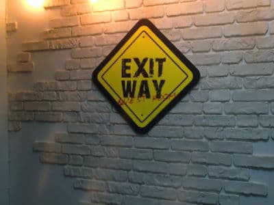 «Exitway» - квест-пространство возле метро Золотые Ворота. В помещении.