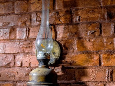 Гасова лямпа (керосиновая лампа) в квест-комнате «Крыивка» от квест-пространства Взаперти на Владимирской в Киеве