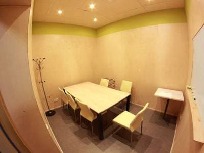 комнаты переговоров в коворкинге "Толока" – самым спокойным местом для рабочих встреч.
