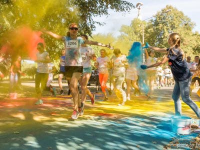 Цветной забег 2016 в Киеве на Контрактовой 5 июня 2016. Kyiv Color Run 2016