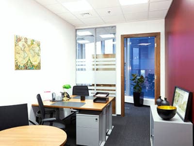 Офисы в Regus Gulliver – это удобные комнаты, полностью оборудованы и могут быть персонализированы для посетителей. 