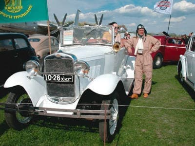 Old Car Land - пятый фестиваль ретро движения Украины. Музей авиации, Киев.