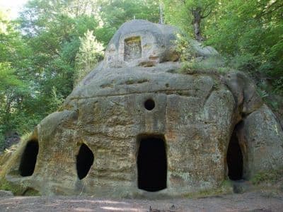 Пещерный монастырский комплекс