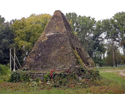 Полтавские пирамиды Украина