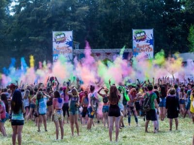 краски холи на фестивале ColorFestUA 2017