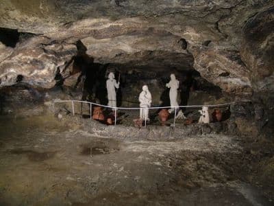 Пещера Вертеба - ещё одно невероятное достояние Украины, интересное место с увлекательным маршрутом и возможностью узнать больше об истории страны.