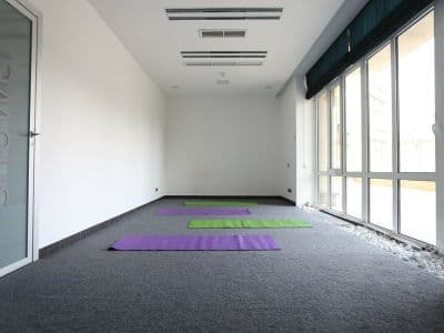 Зал для йоги в INVERIA flow space