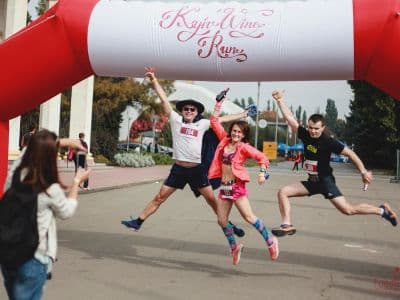 Kyiv Food and Wine Festival - восьмой фестиваль еды и вина 13 и 14 мая 2017 года на ВНДХ в Киеве. Kyiv Wine Run.