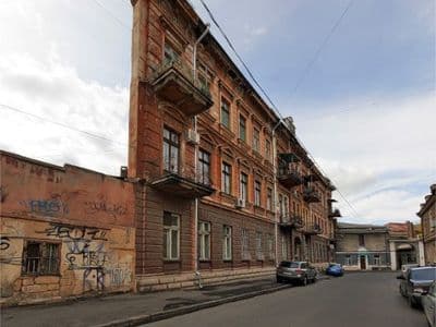 Дом-стена в Одессе поражает всех туристов - как может существовать плоский дом, как могут в нём жить люди? Оказывается, это всего лишь обман зрения, а сам дом стал важной достопримечательностью города.