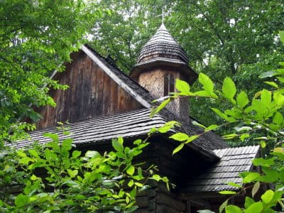 Музей народной архитектуры и быта Прикарпатья предоставляет возможность увидеть практически точные копии старинных домов