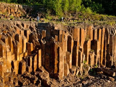 Базальтовые столбы – геологический заказник, из которого добывают редкий материал базальт. Это уникальное место не только для Украины, но и для всей Европы.