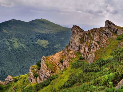  Путешествие по Черногорскому хребту не только укрепляет здоровье силой горного воздуха и хвои, но и оставляет незабываемые и прекрасные воспоминания.