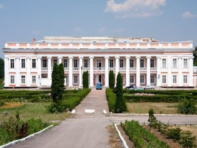 Один из дворцов Потоцких находится в Тульчине Винницкой области. Ранее здесь проводили балы, находилась библиотека и картинная галерея, сейчас же дворец принимает гостей, но находится в аварийном состоянии.