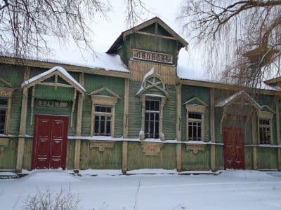 Старинный клуб железнодорожников в городе Сновск в Украине