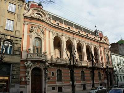 Дом учёных во Львове находится в центре города, на улице Листопадового Чина, 6.
