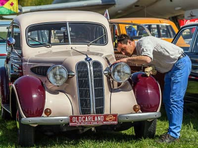 Old Car Land 2017 - ежегодный фестиваль автомобилей, мотоциклов и ретро-техники в Киеве, на территории Музея авиации. В программу фестиваля входят парад автомобилей, выставки, барахолки, соревнования и, конечно, угощения.