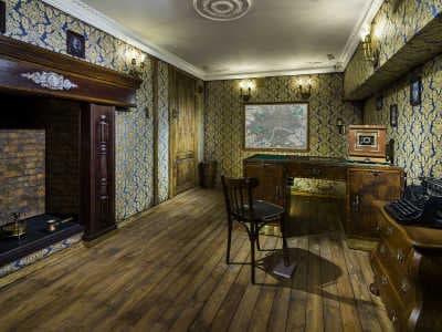 Квест комната в жанре детектив среднего уровня сложности от сети квест-комнат Взаперти. Квест «Викторианский детектив» создан по мотивам книги «Лоринг» Макса Ридли Кроу.