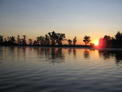 Нобель - чистое озеро для отличной рыбалки и семейного отдыха.