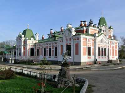 Уникальные памятники архитектуры находятся в непосредственной близости от столицы Украины. Насладиться красотой и величием старинных строений можно, посетив село Томашовка.