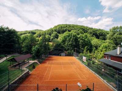 Теннисные корты в загородном комплексе "Воеводино" на закартпатье
