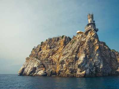  Ласточкино гнездо является одним из самых посещаемых объектов в Крыму и, пожалуй, его главной достопримечательностью. 