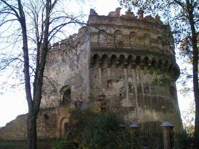 Острожский замок еще иначе называют уникальным фортификационным ансамблем Ровенской области.