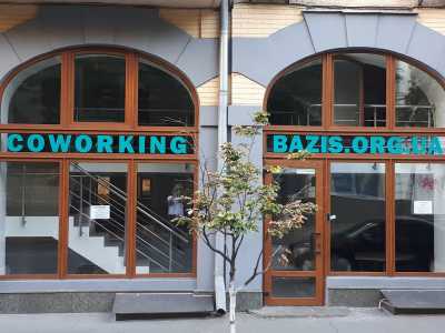 Bazis Coworking находится практически в самом центре столицы, на улице Сечевых Стрельцов, 12
