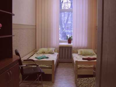 Трехместная комната в хостеле «Делиль» в историческом районе Киева.