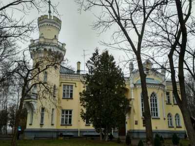 На южной окраине города Сум находится достаточно интересный и красивый дворец графини Штеричевой.