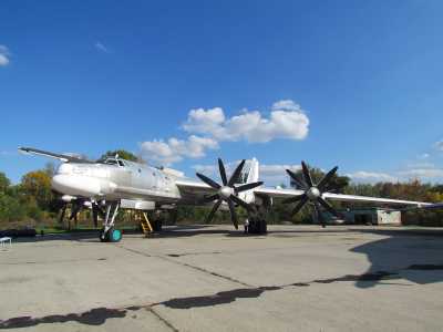 Самолет ТУ95 в полтавском музее дальней и стратегической авиации