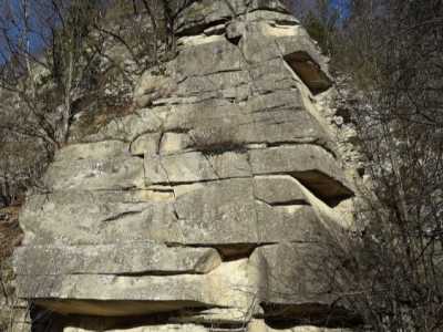 Скала «Каменная Богачка» считается наиболее популярной скалой Буковины. Она является оригинальным природным памятником местного значения. Привлекает внимание своими размерами, историей, многочисленными, порою, невероятными легендами.