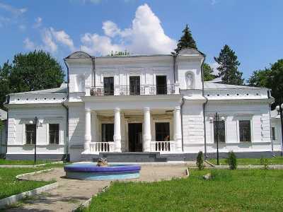 Имение-дворец Голицыных и музей шоколада в Тростянце.