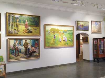 Регулярно, на территории L`Art проводятся всевозможные выставки, с привлечением произведений современных художников, а также работ иностранных авторов.