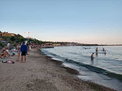 Популярный пляж находится в населенном пункте Крыжановка, на пологом черноморском берегу.