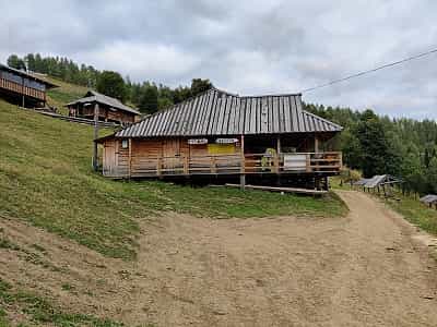 Ресторан-бар на горе Маковица возле Яремчи.