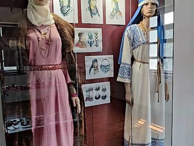 Выставка старинной одежды в государственном историко-архитектурном заповеднике "Хотинская крепость"