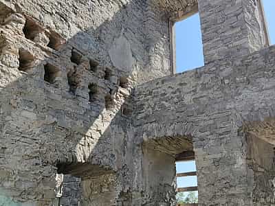 Руины средневекового Скала-Подольского замка в Тернопольской области 