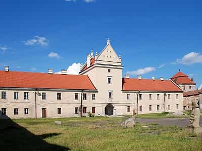 Сооружение 1594 года строительства, построенное по приказу выдающегося политического и военного деятеля - коронного гетмана и канцлера Станислава Жолкевского.