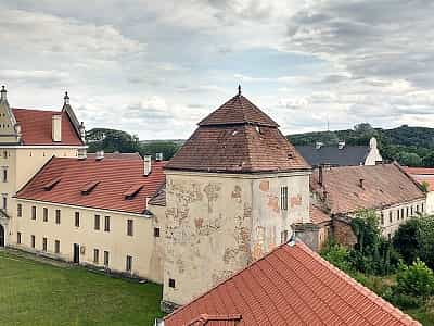 Жолковский замок - несравненный образец архитектурного наследия эпохи Возрождения, выполнявший главную роль в фортификационной системе "идеального города" Жолква.