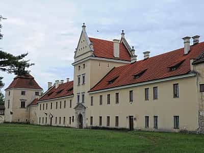 Замок в Жолкве - памятник архитектуры эпохи ренессанса