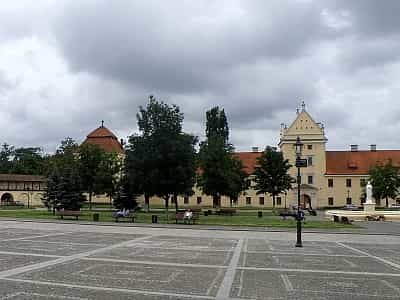 Сооружение 1594 года строительства, построенное по приказу выдающегося политического и военного деятеля - коронного гетмана и канцлера Станислава Жолкевского.