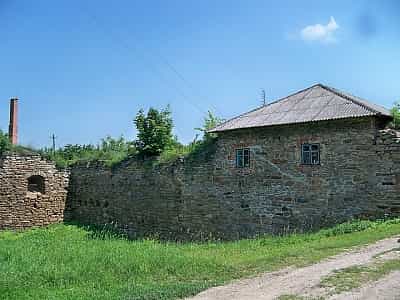 Микулинецкий замок в Тернопольской области - уникальный памятник архитектуры 16 века, с длинной историей побед и поражений, овеянных легендами.