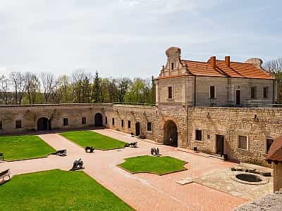 В Збаражском замке размещено более 11 тысяч экспонатов и различные экспозиции, посвященные истории и культуре этого места.