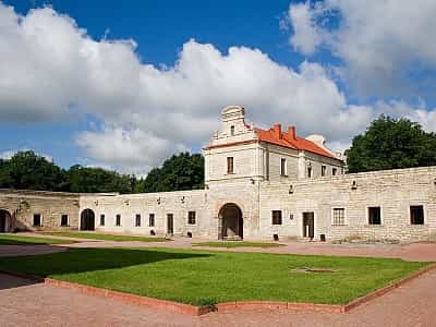 В Збаражском замке размещено более 11 тысяч экспонатов и различные экспозиции, посвященные истории и культуре этого места.