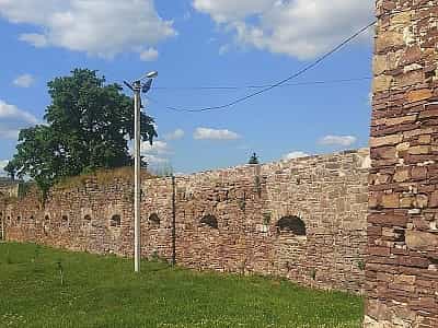 Замок XVIII века в селе Подзамочек в Тернопольской области