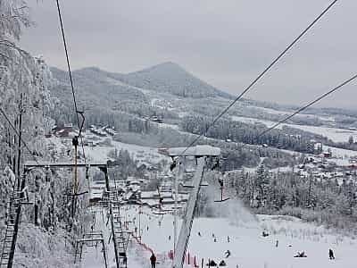 Крупнейший горнолыжный курорт Буковины "Мигово" с качественным сервисом и трассами, которые подойдут как начинающим, так и более опытным лыжникам и сноубордистам
